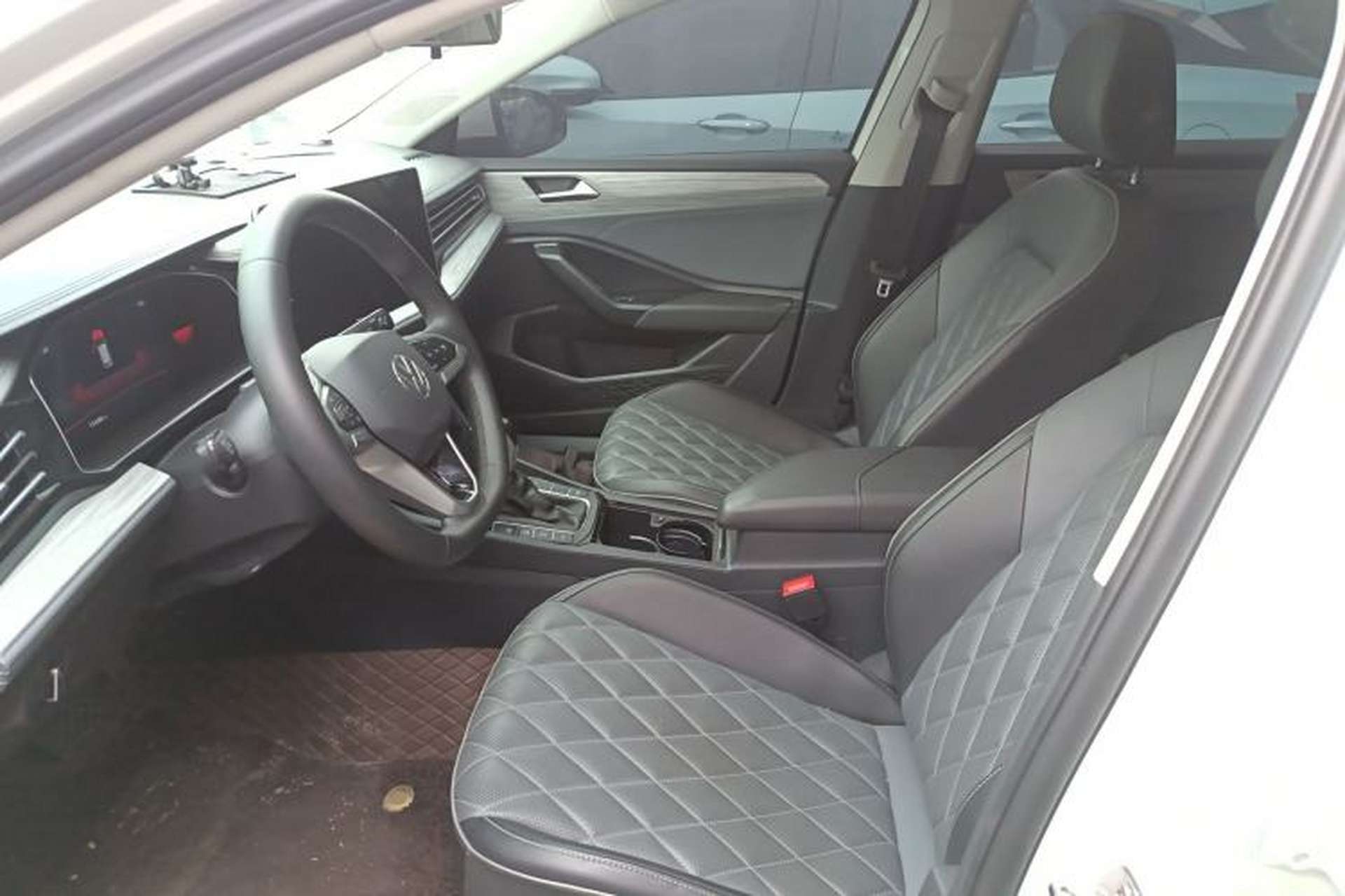 Used Volkswagen Sagitar 2023 300TSI DSG Excellence Edition Left Front Seat
