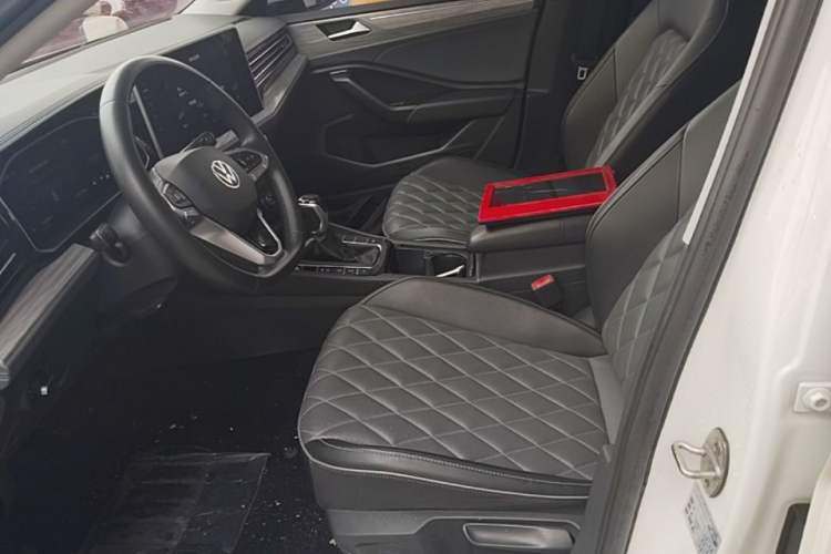 Used Volkswagen Sagitar 2023 300TSI DSG Excellence Edition Left Front Seat