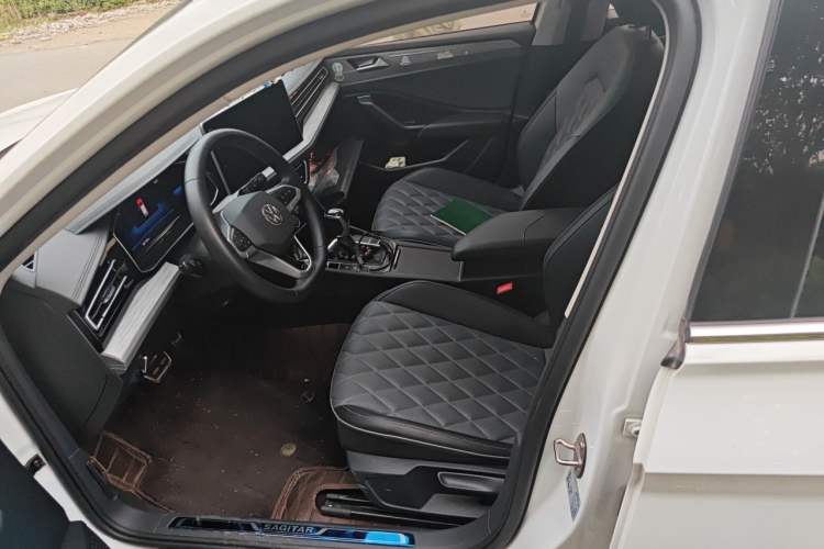 Used Volkswagen Sagitar 2023 300TSI DSG Excellence Edition Left Front Seat