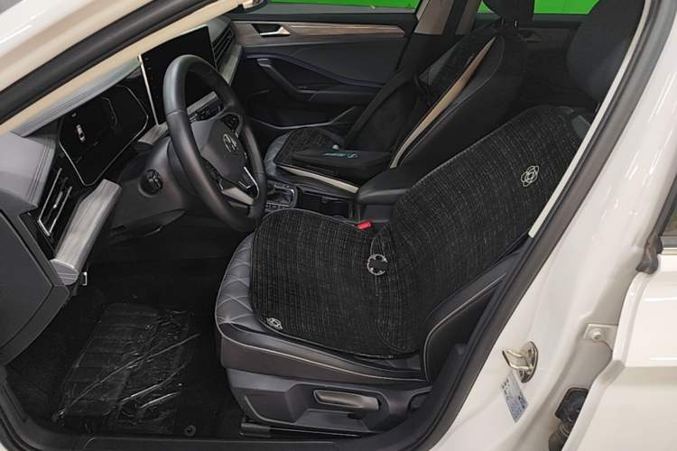 Used Volkswagen Sagitar 2023 300TSI DSG Excellence Edition Left Front Seat