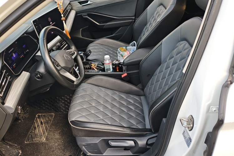 Used Volkswagen Sagitar 2023 300TSI DSG Excellence Edition Left Front Seat