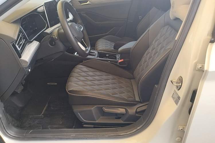 Used Volkswagen Sagitar 2023 300TSI DSG Excellence Edition Left Front Seat