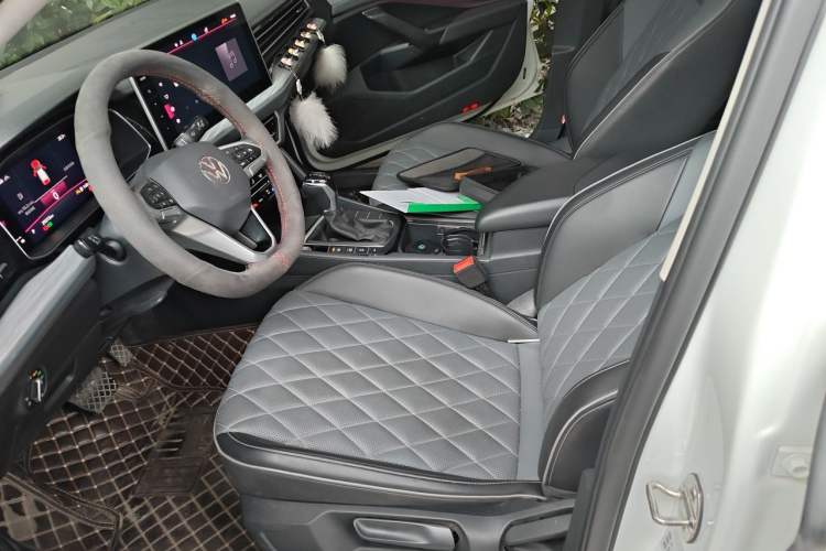 Used Volkswagen Sagitar 2023 280TSI DSG Excellence Plus Edition Left Front Seat