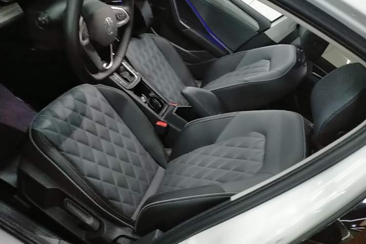 Used Volkswagen Sagitar 2023 300TSI DSG Excellence Edition Left Front Seat