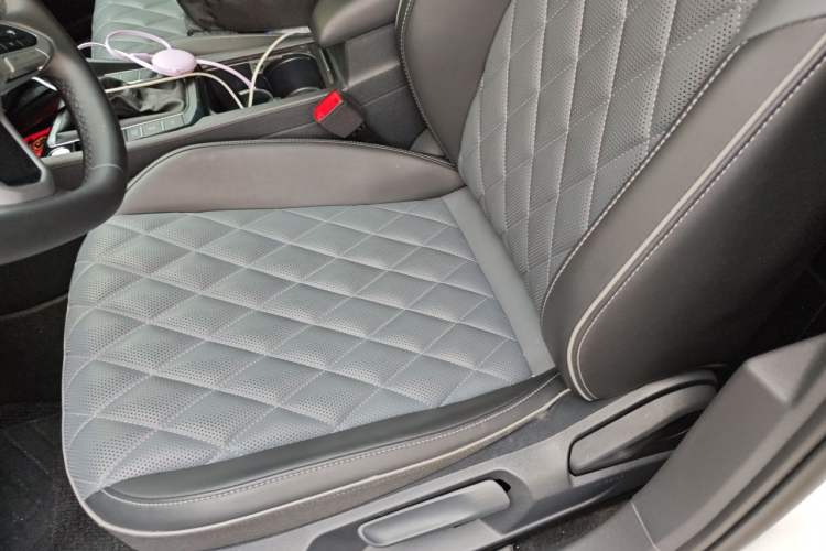 Used Volkswagen Sagitar 2023 300TSI DSG Excellence Edition Left Front Seat