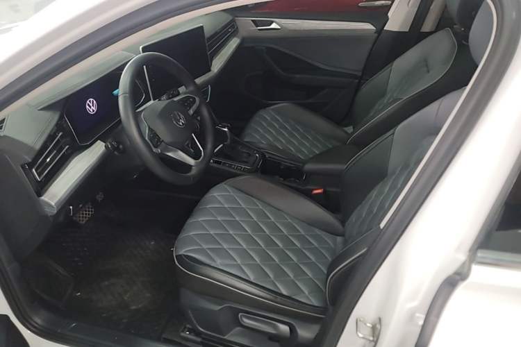 Used Volkswagen Sagitar 2023 300TSI DSG Excellence Edition Left Front Seat
