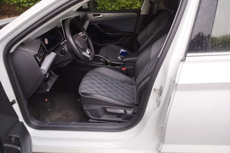 Used Volkswagen Sagitar 2023 300TSI DSG Excellence Edition Left Front Seat