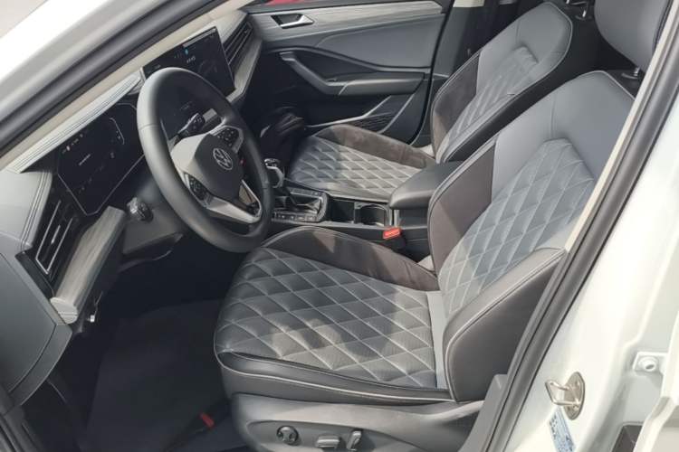 Used Volkswagen Sagitar 2023 300TSI DSG Excellence Edition Left Front Seat