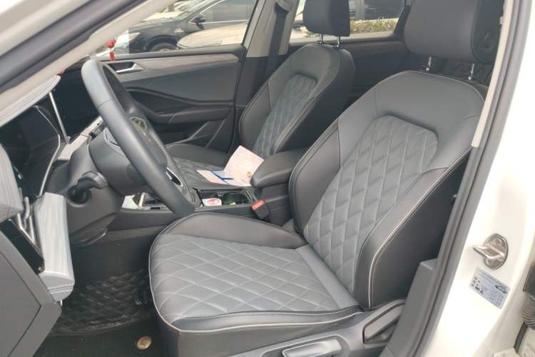 Used Volkswagen Sagitar 2023 300TSI DSG Excellence Edition Left Front Seat