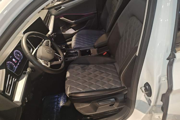 Used Volkswagen Sagitar 2023 300TSI DSG Excellence Edition Left Front Seat