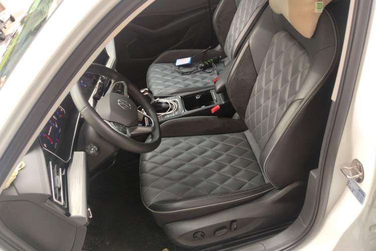 Used Volkswagen Sagitar 2023 300TSI DSG Excellence Edition Left Front Seat