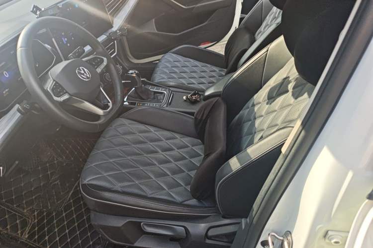 Used Volkswagen Sagitar 2023 300TSI DSG Excellence Edition Left Front Seat
