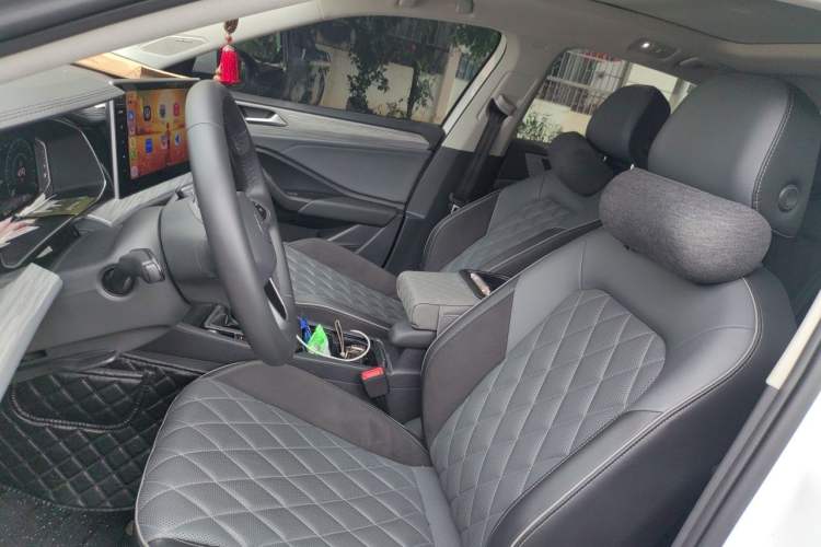 Used Volkswagen Sagitar 2023 300TSI DSG Excellence Edition Left Front Seat