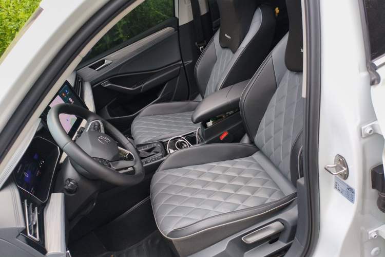 Used Volkswagen Sagitar 2023 300TSI DSG Excellence Edition Left Front Seat