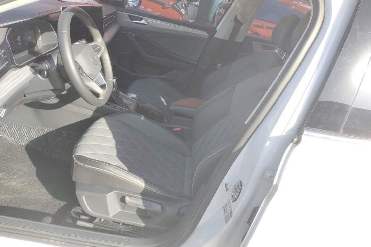 Used Volkswagen Sagitar 2023 280TSI DSG Excellence Plus Edition Left Front Seat