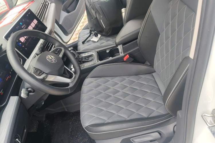 Used Volkswagen Sagitar 2023 300TSI DSG Excellence Edition Left Front Seat