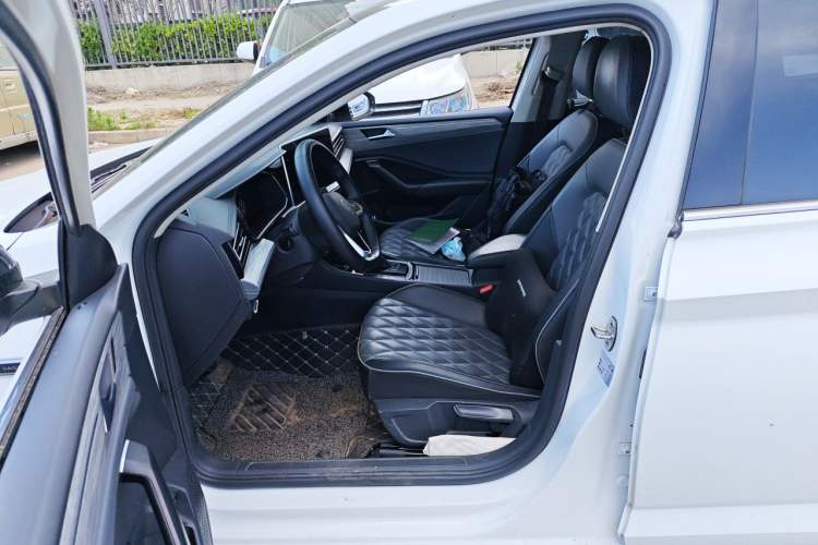 Used Volkswagen Sagitar 2023 300TSI DSG Excellence Edition Left Front Seat