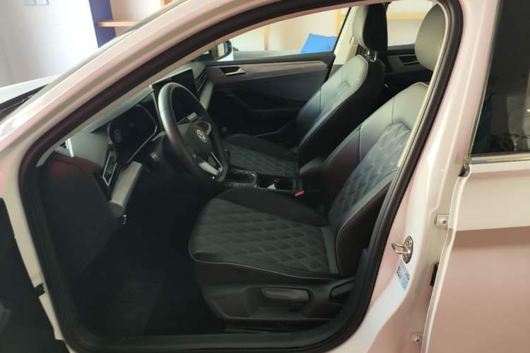 Used Volkswagen Sagitar 2023 300TSI DSG Excellence Edition Left Front Seat