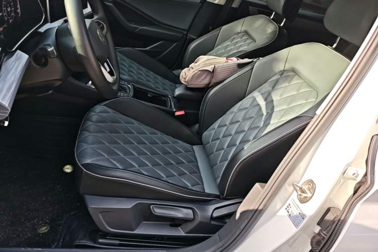 Used Volkswagen Sagitar 2023 300TSI DSG Excellence Edition Left Front Seat