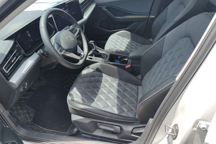 Used Volkswagen Sagitar 2023 300TSI DSG Excellence Edition Left Front Seat