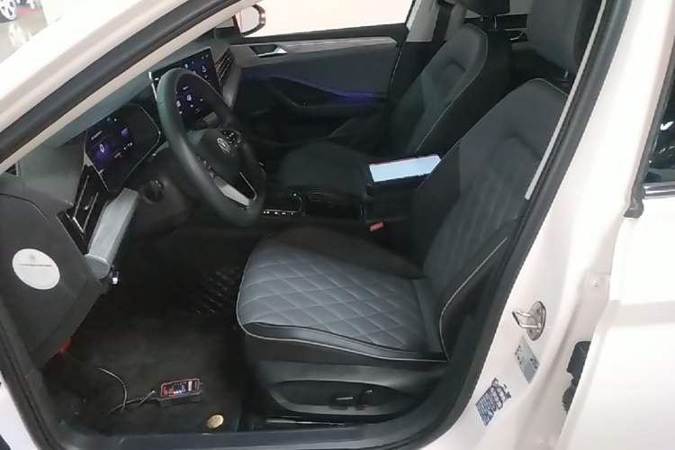 Used Volkswagen Sagitar 2023 300TSI DSG Excellence Edition Left Front Seat