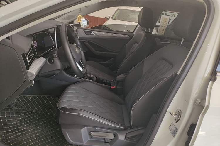 Used Volkswagen Sagitar 2023 300TSI DSG Excellence Edition Left Front Seat