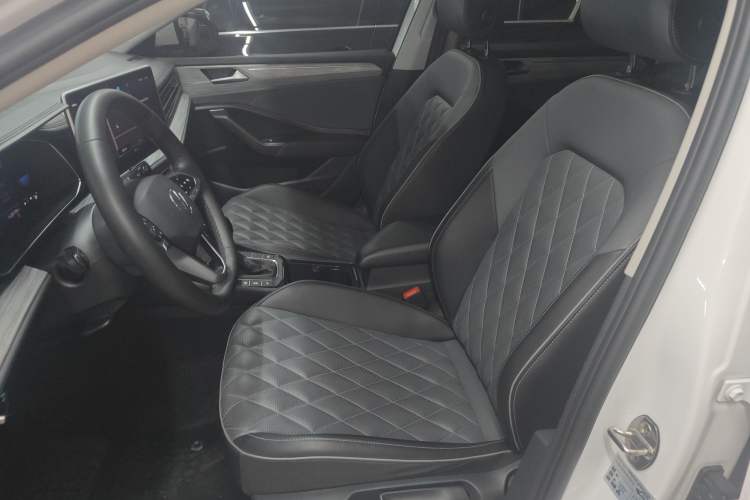 Used Volkswagen Sagitar 2023 300TSI DSG Excellence Edition Left Front Seat