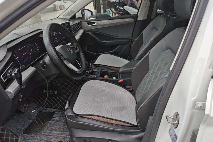 Used Volkswagen Sagitar 2023 300TSI DSG Excellence Edition Left Front Seat