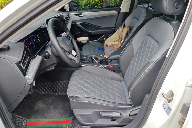 Used Volkswagen Sagitar 2023 300TSI DSG Excellence Edition Left Front Seat