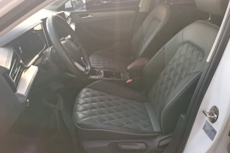Used Volkswagen Sagitar 2023 300TSI DSG Excellence Edition Left Front Seat