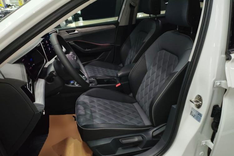 Used Volkswagen Sagitar 2023 300TSI DSG Excellence Edition Left Front Seat