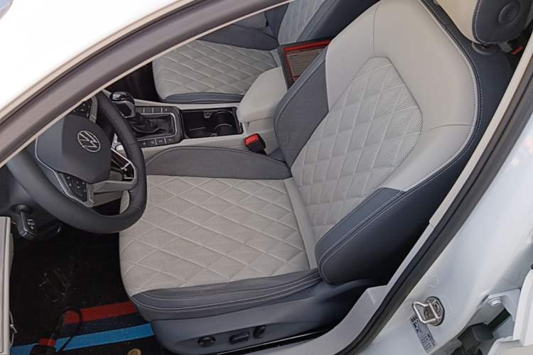 Used Volkswagen Sagitar 2023 300TSI DSG Excellence Edition Left Front Seat