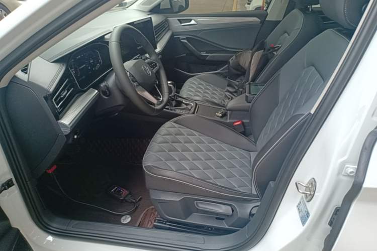 Used Volkswagen Sagitar 2023 300TSI DSG Excellence Edition Left Front Seat