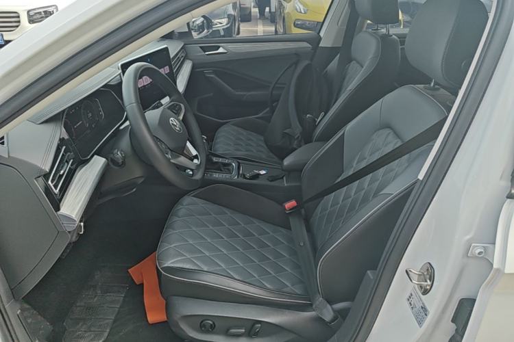 Used Volkswagen Sagitar 2023 300TSI DSG Excellence Edition Left Front Seat