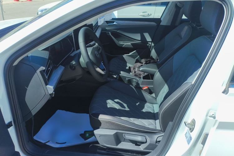 Used Volkswagen Sagitar 2023 300TSI DSG Excellence Edition Left Front Seat