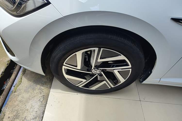 Used Volkswagen Sagitar 2023 300TSI DSG Excellence Edition Left Front Wheel Hub