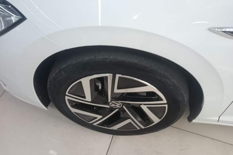 Used Volkswagen Sagitar 2023 300TSI DSG Excellence Edition Left Front Wheel Hub