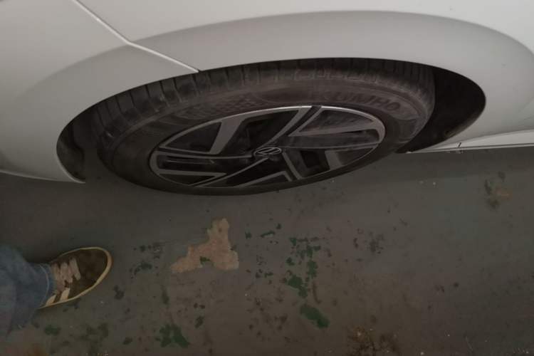 Used Volkswagen Sagitar 2023 300TSI DSG Excellence Edition Left Front Wheel Hub
