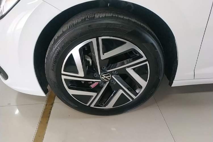 Used Volkswagen Sagitar 2023 300TSI DSG Excellence Edition Left Front Wheel Hub