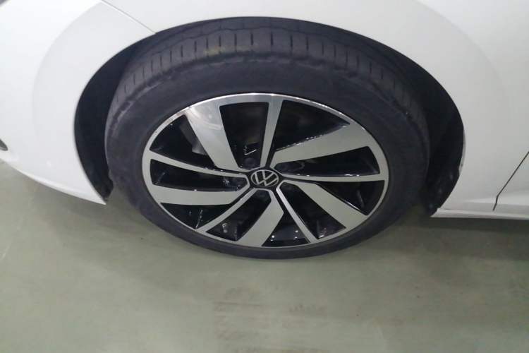 Used Volkswagen Sagitar 2023 300TSI DSG Excellence Edition Left Front Wheel Hub