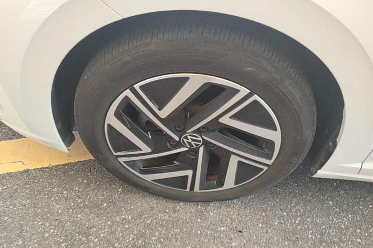 Used Volkswagen Sagitar 2023 300TSI DSG Excellence Edition Left Front Wheel Hub