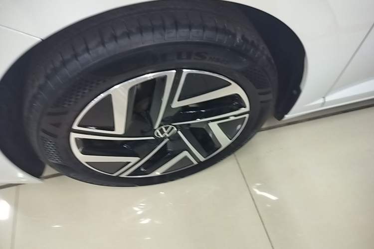 Used Volkswagen Sagitar 2023 300TSI DSG Excellence Edition Left Front Wheel Hub
