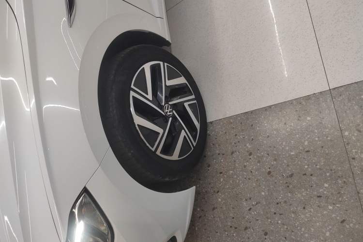 Used Volkswagen Sagitar 2023 300TSI DSG Excellence Edition Left Front Wheel Hub