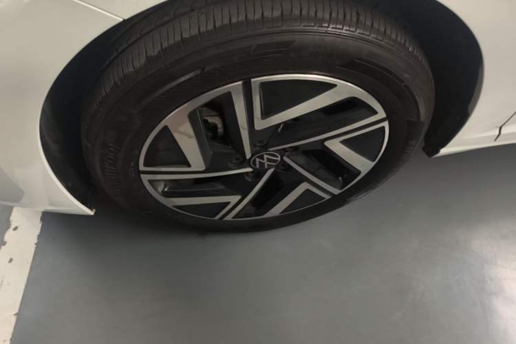 Used Volkswagen Sagitar 2023 300TSI DSG Excellence Edition Left Front Wheel Hub