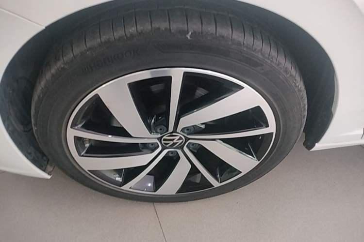 Used Volkswagen Sagitar 2023 300TSI DSG Excellence Edition Left Front Wheel Hub