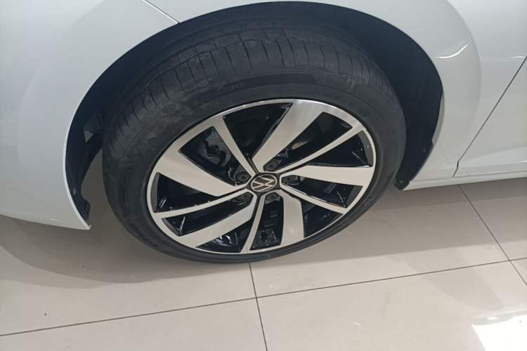 Used Volkswagen Sagitar 2023 300TSI DSG Excellence Edition Left Front Wheel Hub