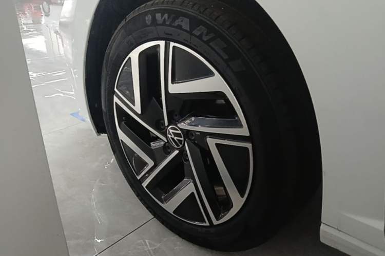 Used Volkswagen Sagitar 2023 280TSI DSG Beyond Lite Edition Left Front Wheel Hub