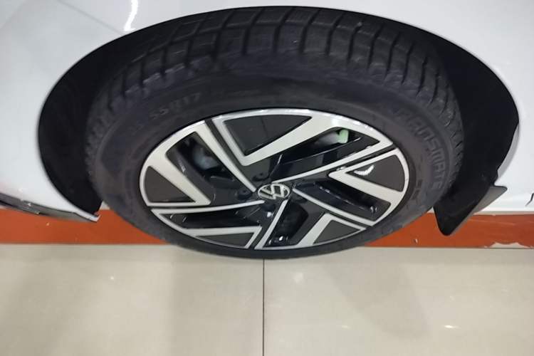 Used Volkswagen Sagitar 2023 300TSI DSG Excellence Edition Left Front Wheel Hub