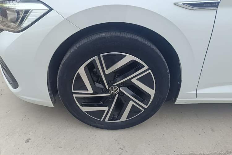 Used Volkswagen Sagitar 2023 300TSI DSG Excellence Edition Left Front Wheel Hub