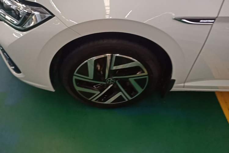 Used Volkswagen Sagitar 2023 300TSI DSG Excellence Edition Left Front Wheel Hub